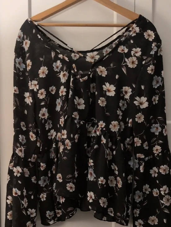 Floral Ruffle Hem Long-Sleeve " Flowy" Blouse - Black Floral - Picture 5 of 9